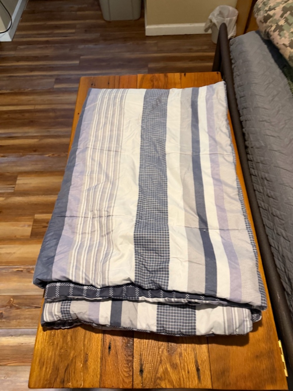 Reversible twin size comforter